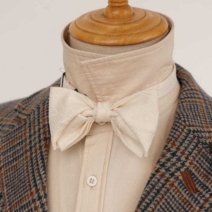 Pajarita elegante de color blanco marfil y liso para hombre