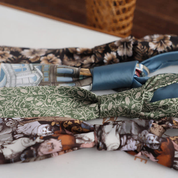 Corbata para hombre con estampado de animales y flores en el jardín