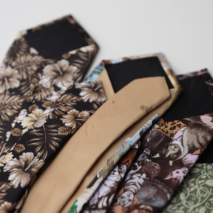 Corbata para hombre con estampado de animales y flores en el jardín
