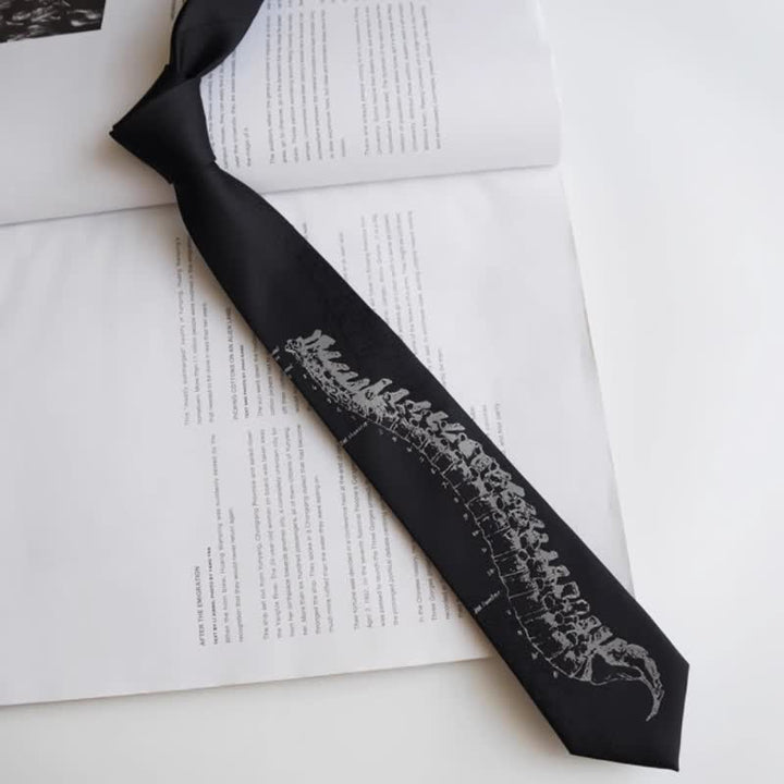 Corbata de hombre con bordado de calavera negra