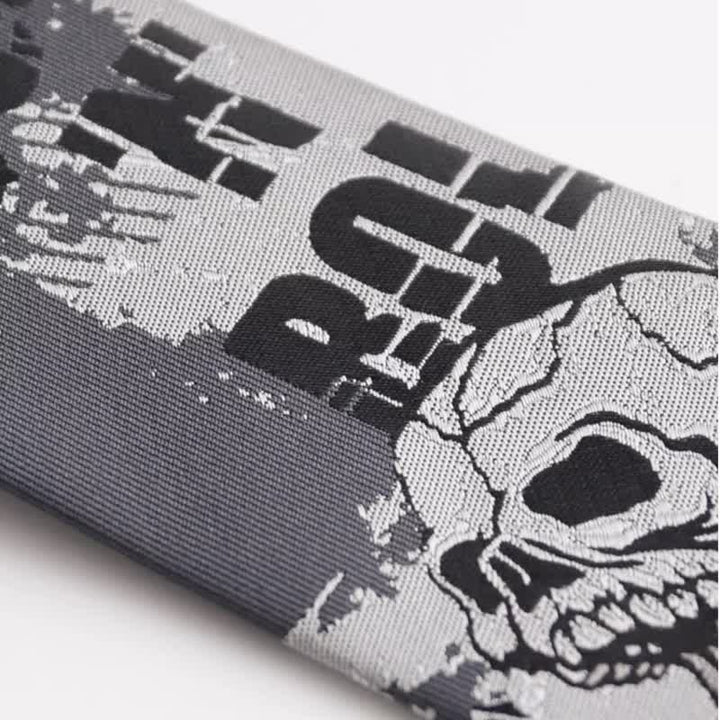 Corbata de hombre con calavera en gris oscuro y diseño punk rock