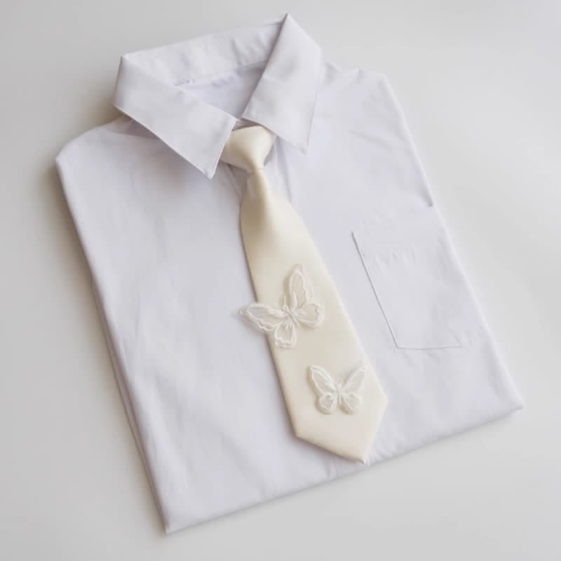 Corbata pequeña de mariposa de estilo informal preatada para hombre