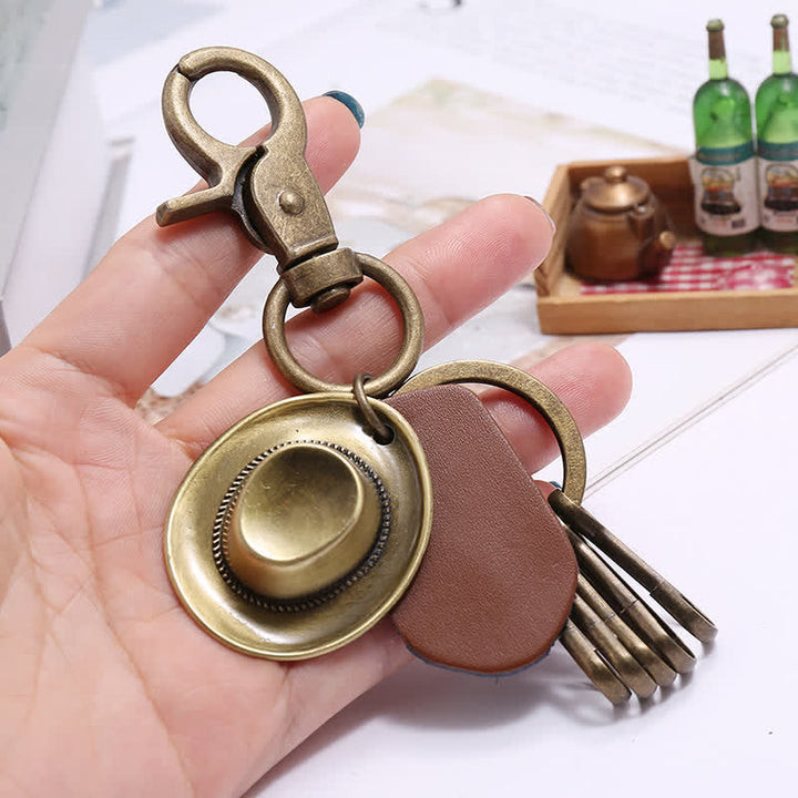 Llavero de cuero con sombrero de vaquero de bronce antiguo retro