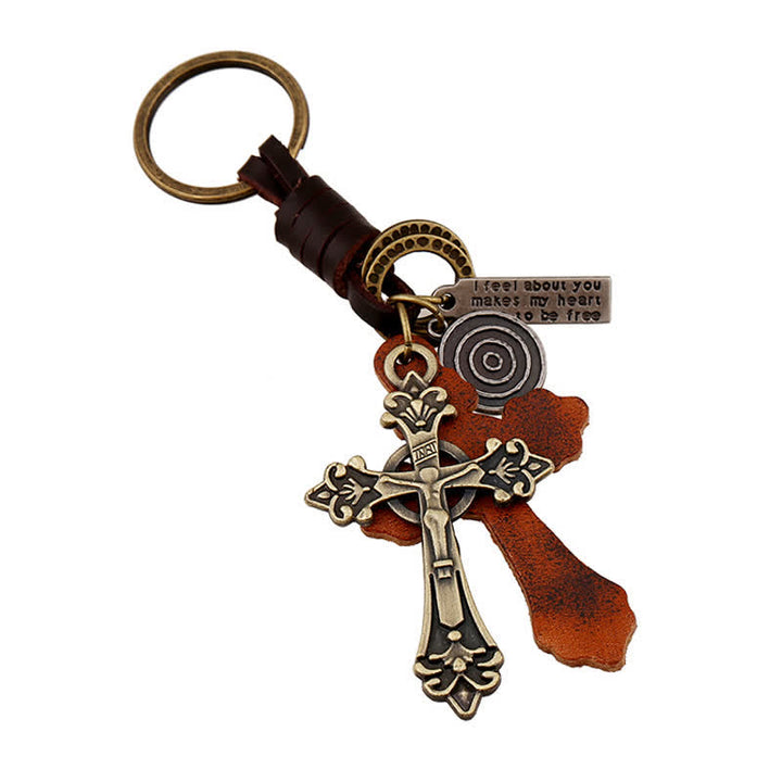 Llavero de cuero con colgante de cruz de bronce antiguo