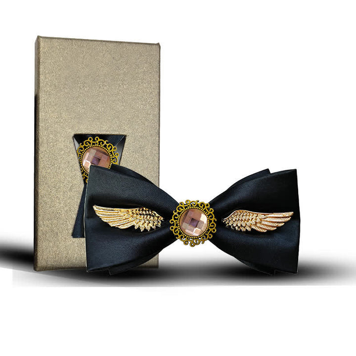 Pajarita de traje con piedras preciosas y alas doradas para hombre