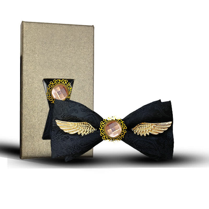 Pajarita de traje con piedras preciosas y alas doradas para hombre