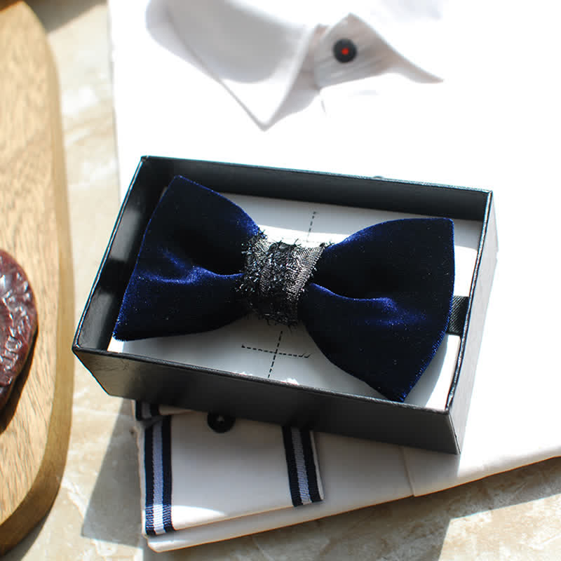 Pajarita de terciopelo brillante azul marino noble para hombre