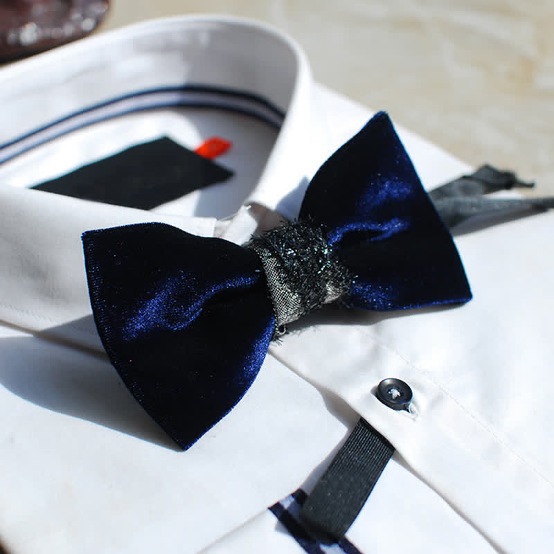 Pajarita de terciopelo brillante azul marino noble para hombre