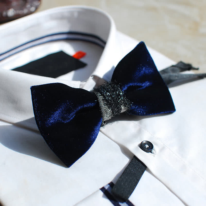 Pajarita de terciopelo brillante azul marino noble para hombre