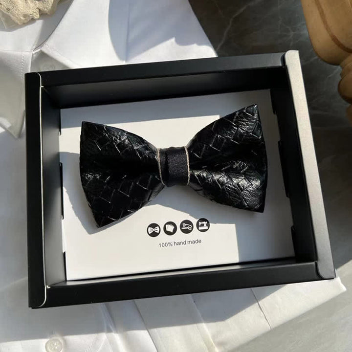 Pajarita de cuero negra con diseño de patrón de tejido para hombre