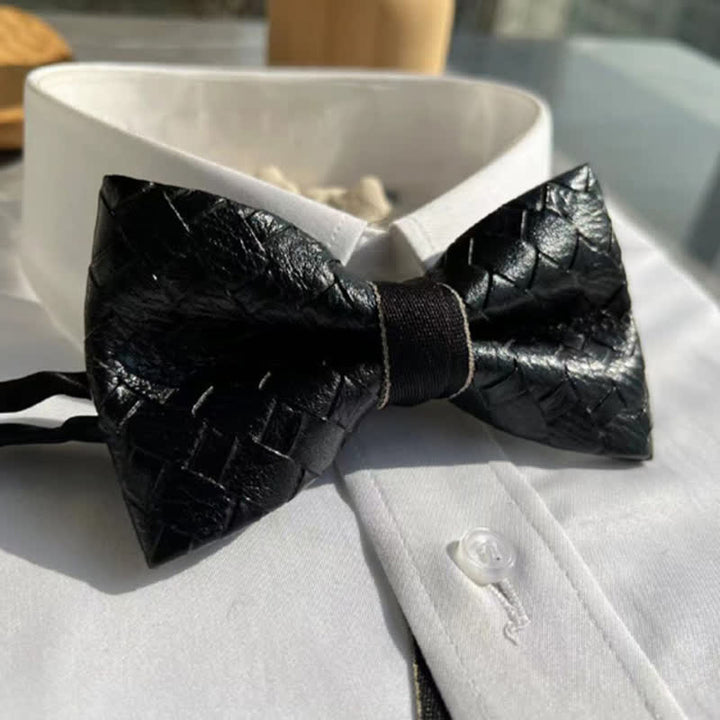 Pajarita de cuero negra con diseño de patrón de tejido para hombre