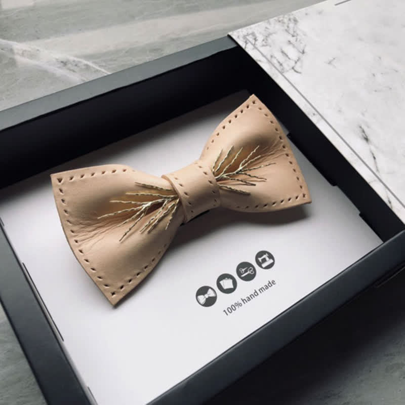 Pajarita de piel curtida vegetal personalizada para hombre