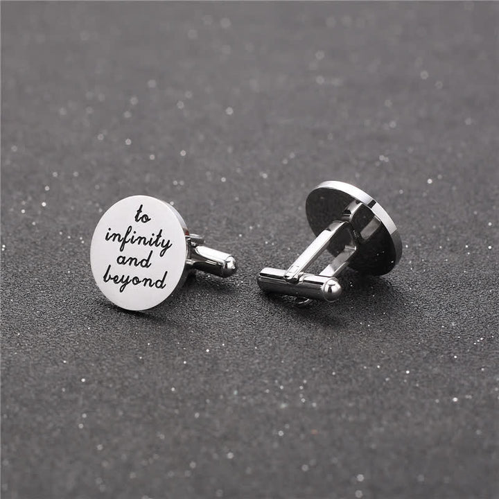 Gemelos para hombre con la frase "Te amo hasta el infinito y más allá"