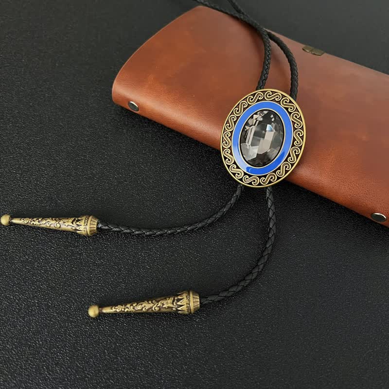 Corbata estilo bolo con incrustaciones de cristal en el medio estilo occidental