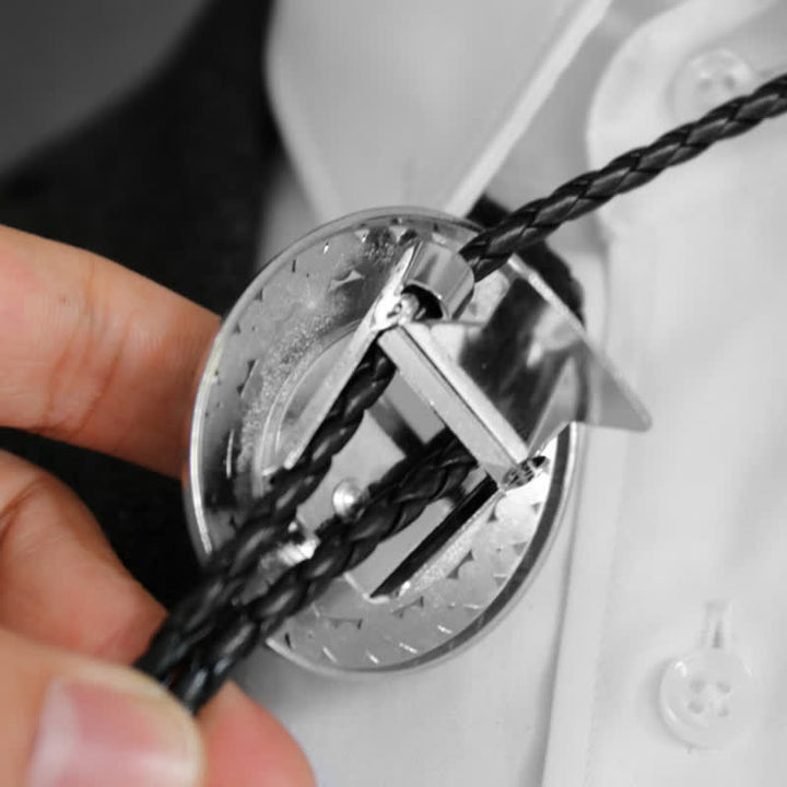 Corbata estilo bolo con incrustaciones de cristal en el medio estilo occidental