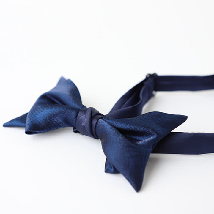 Pajarita de color liso azul marino para hombre