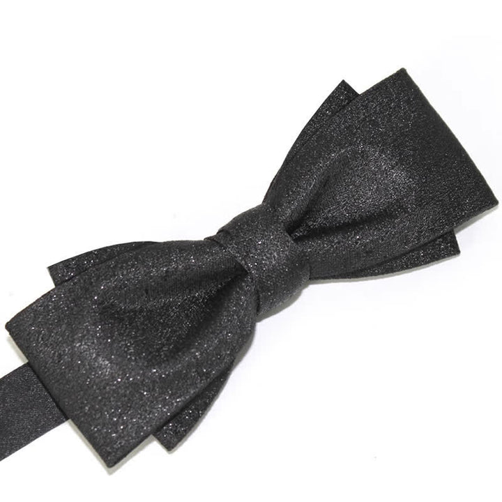 Pajarita elegante negra con brillo sutil para hombre