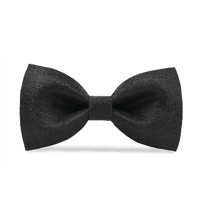 Pajarita elegante negra con brillo sutil para hombre