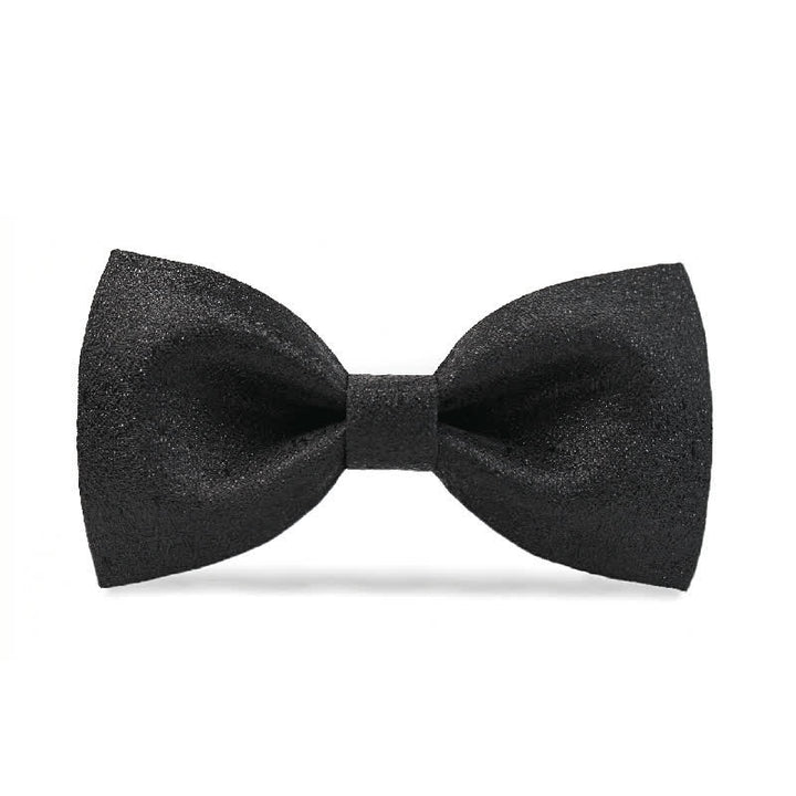 Pajarita elegante negra con brillo sutil para hombre