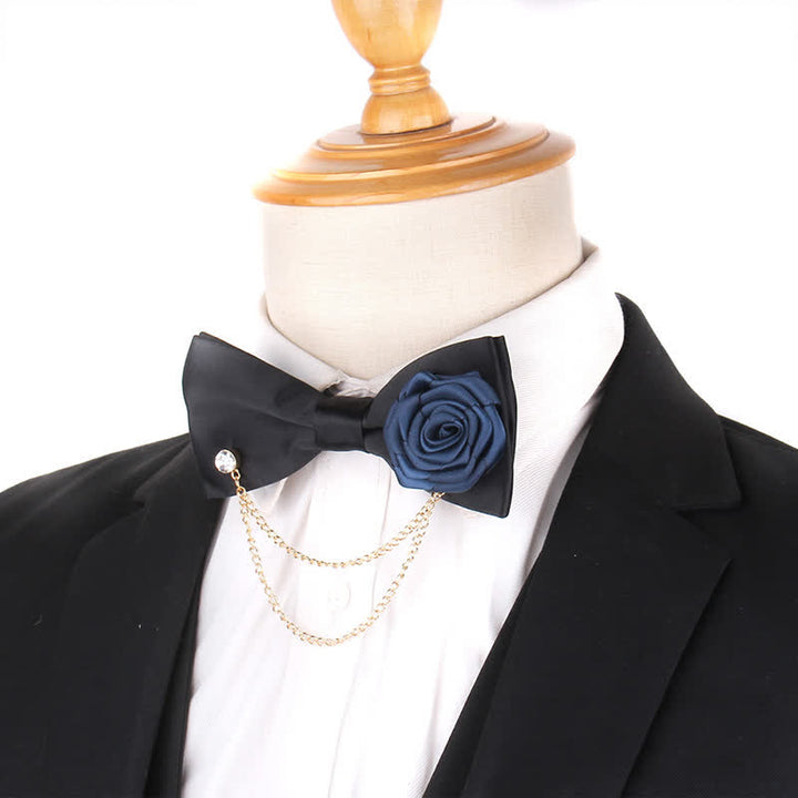 Pajarita elegante con decoración de cadena dorada rosa para hombre