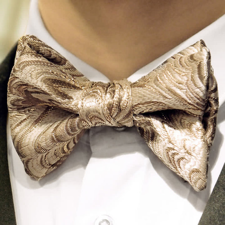 Pajarita de lujo con forma de cola de pez de gran tamaño y punta en jacquard dorado para hombre