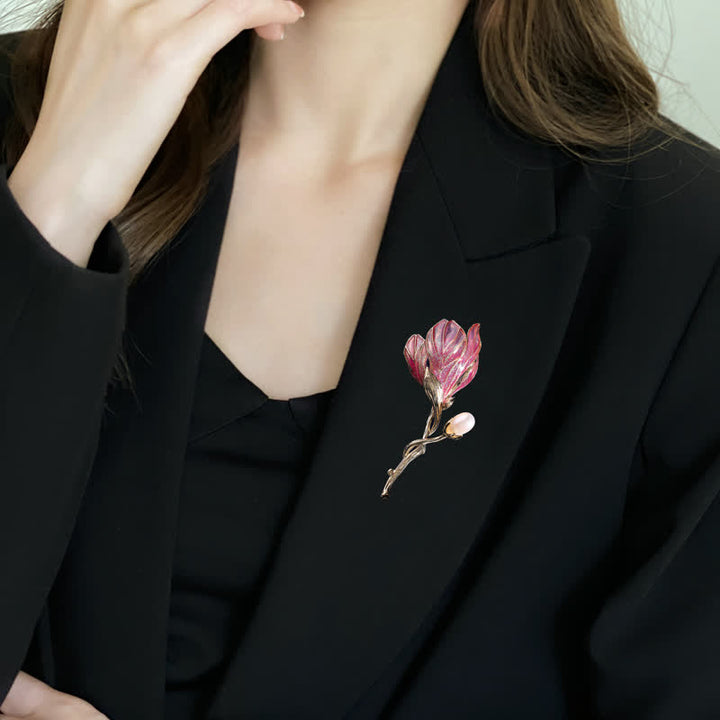 Broche de flor de magnolia esmaltada para mujer