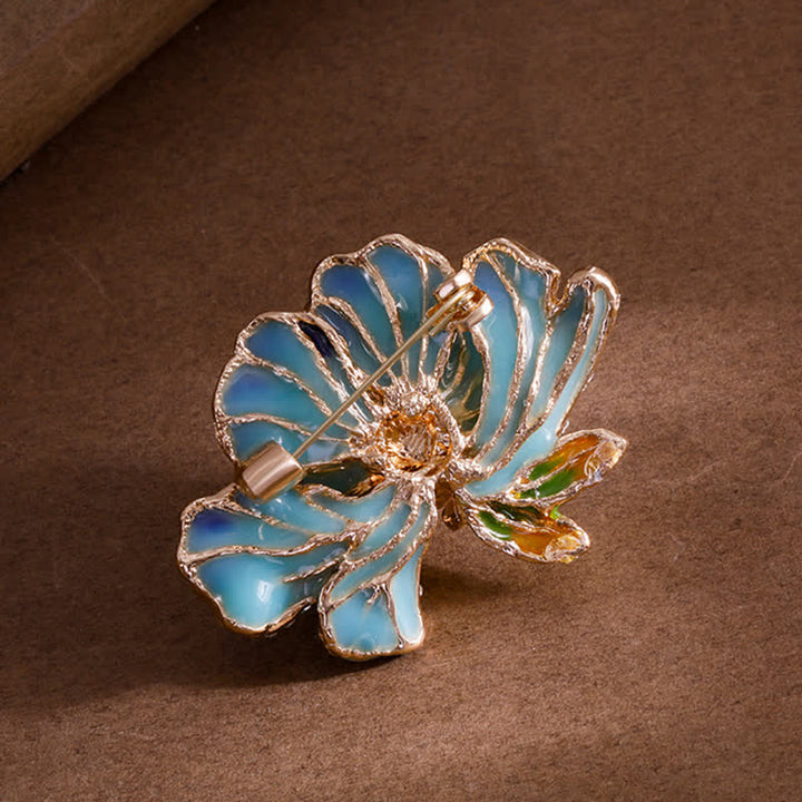Broche de mujer con flores de peonía esmaltadas e incrustaciones de perlas
