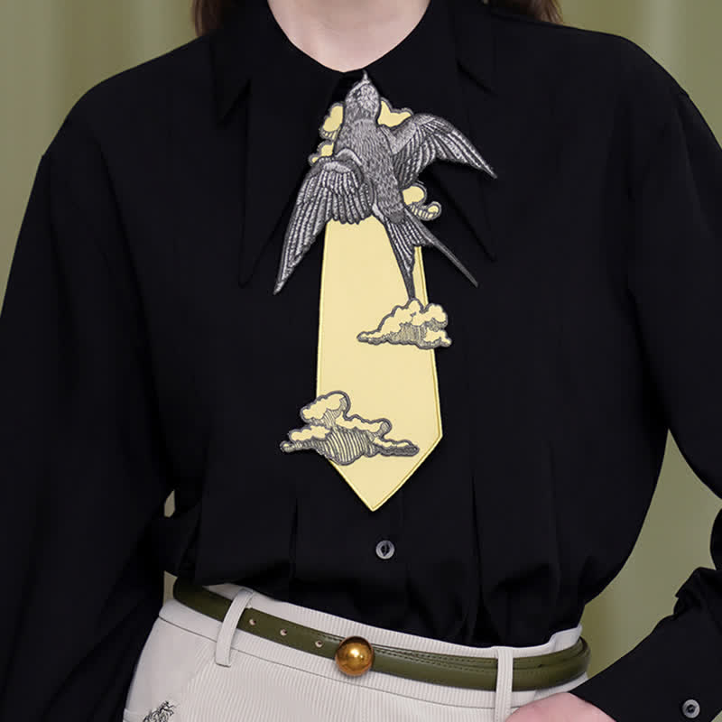 Corbata con cremallera bordada con golondrinas voladoras amarillas para mujer