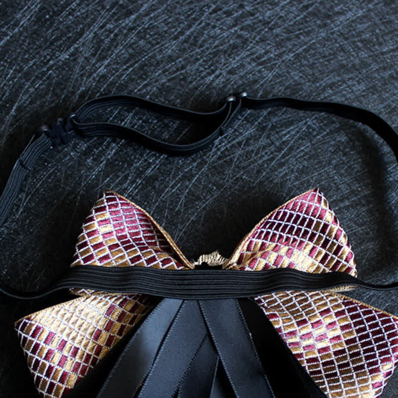 Pajarita clásica con borlas y cinta de estilo británico