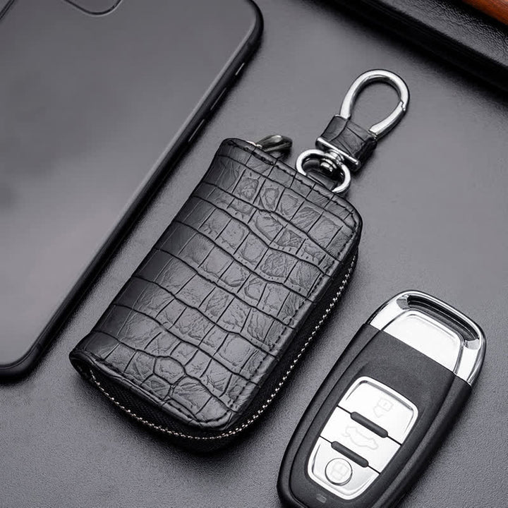 Estuche de cuero para llaves de coche con cremallera y diseño de cocodrilo.