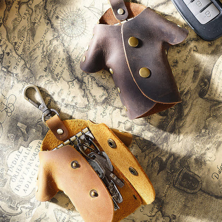 Estuche para llaves de cuero con forma de ropa linda y creativa.