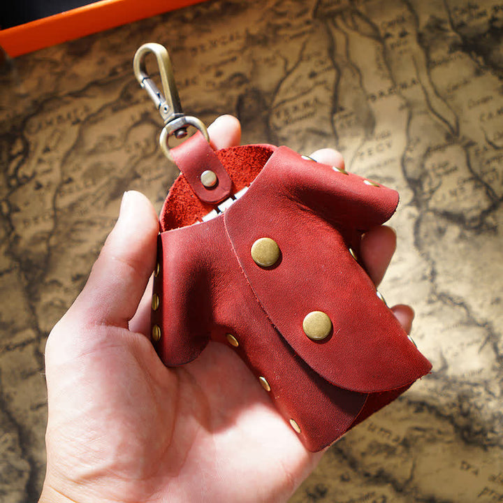 Estuche para llaves de cuero con forma de ropa linda y creativa.