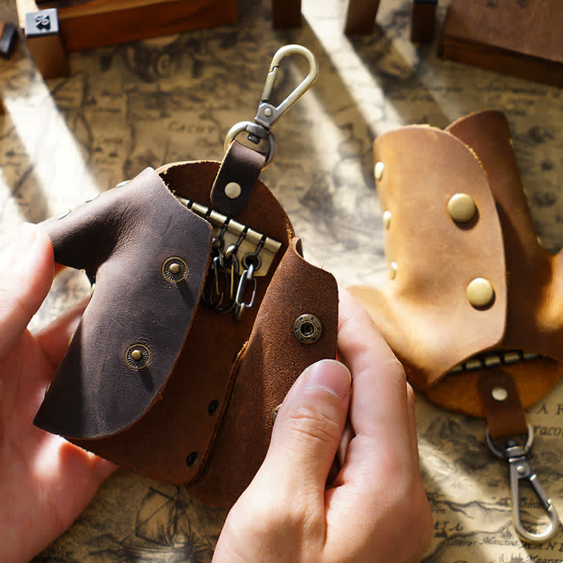 Estuche para llaves de cuero con forma de ropa linda y creativa.