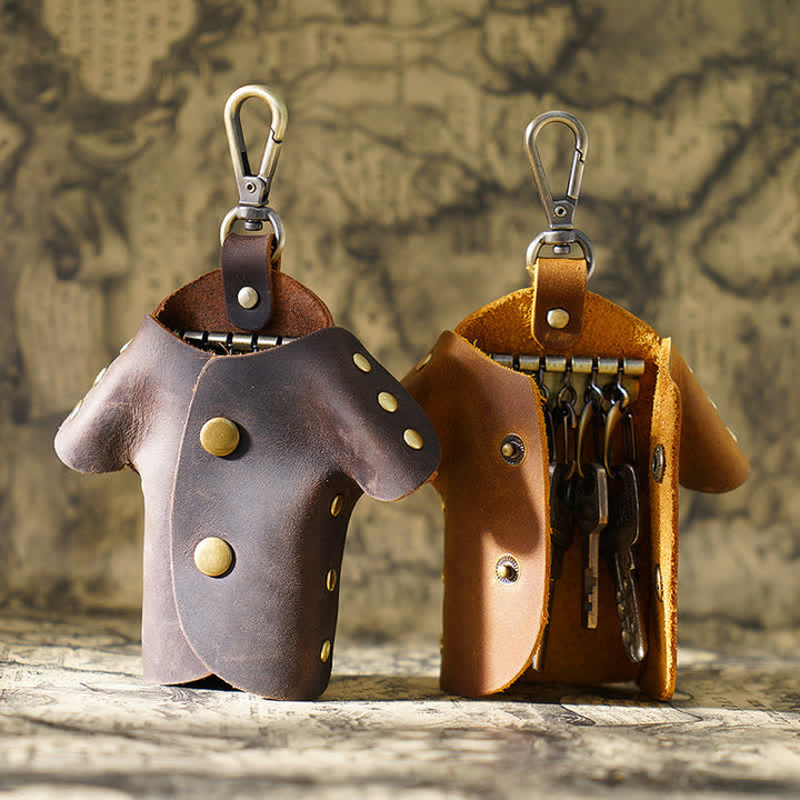 Estuche para llaves de cuero con forma de ropa linda y creativa.