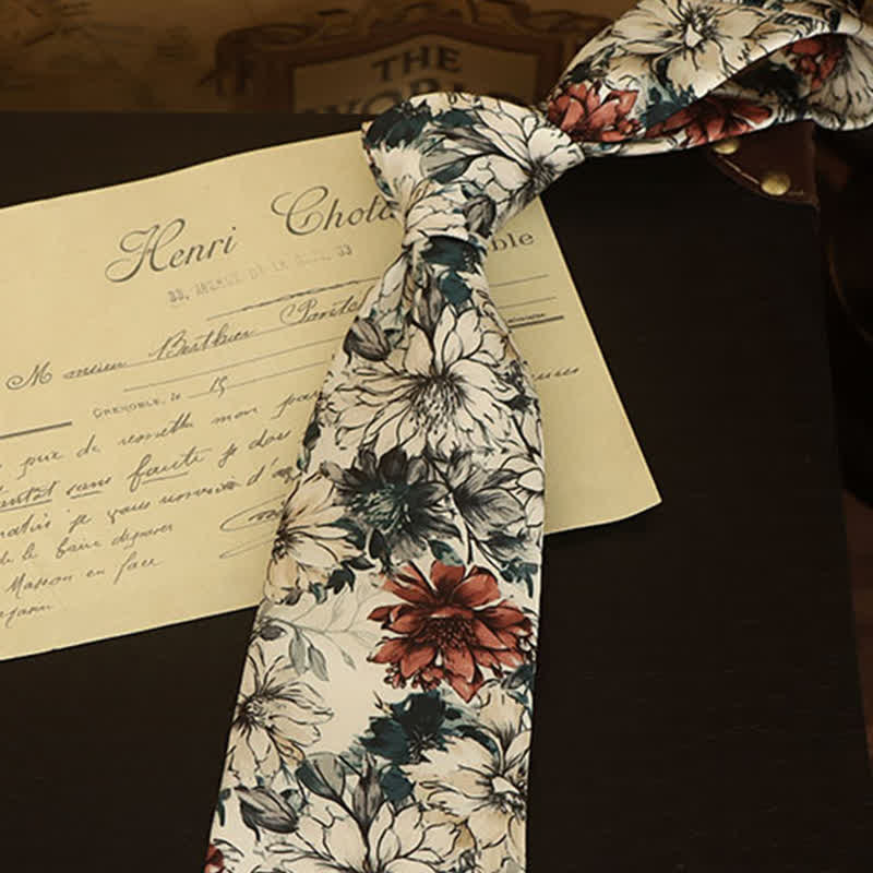 Corbata de hombre con peonías y motivos florales nostálgicos