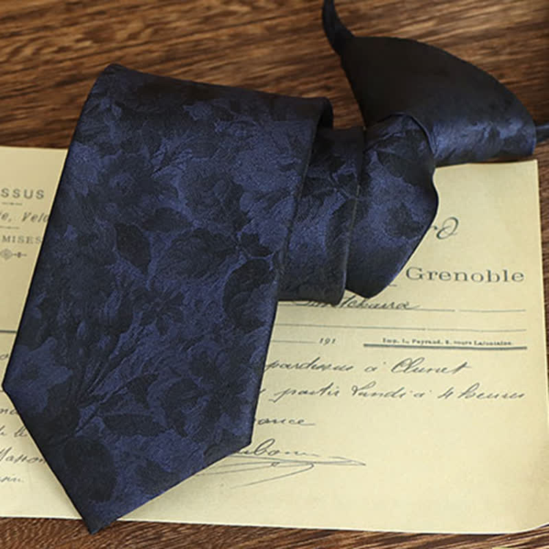 Corbata de negocios para hombre con llamativo estampado floral.