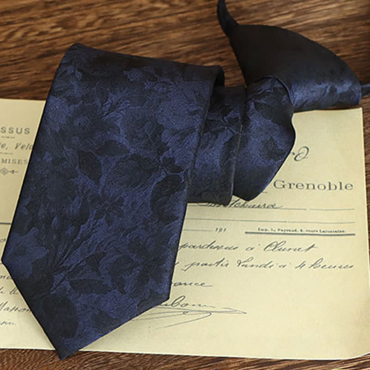 Corbata de negocios para hombre con llamativo estampado floral.