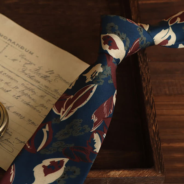 Corbata relajante con estampado floral azul marino y rojo para hombre