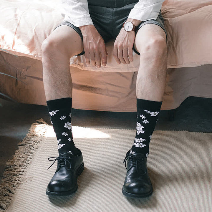 Calcetines negros con diseño de margaritas blancas pequeñas para hombre