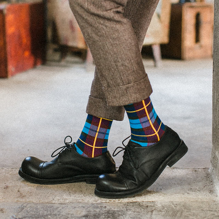 Calcetines de hombre con cuadros escoceses y diseño enrejado