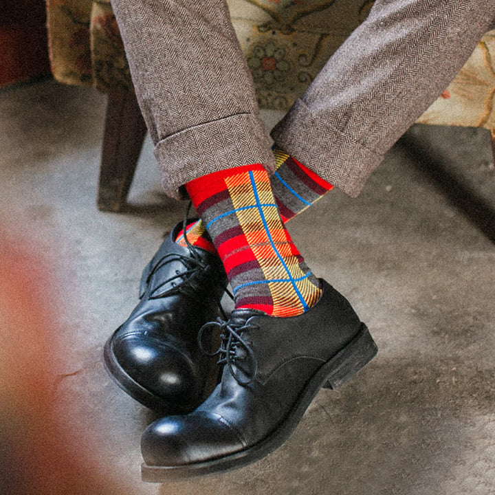 Calcetines de hombre con cuadros escoceses y diseño enrejado