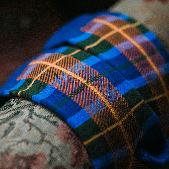 Calcetines de hombre con cuadros escoceses y diseño enrejado