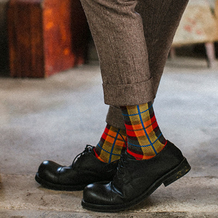 Calcetines de hombre con cuadros escoceses y diseño enrejado