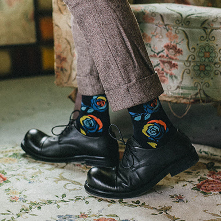 Calcetines de hombre con rosas azules salvajes en azul marino