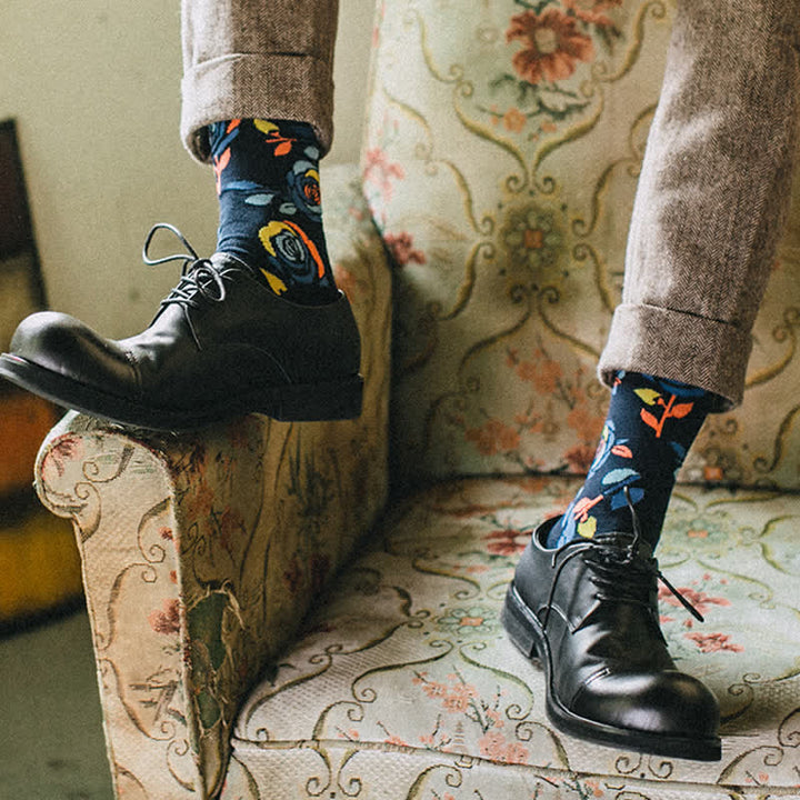 Calcetines de hombre con rosas azules salvajes en azul marino