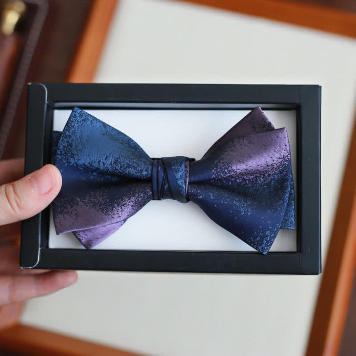 Pajarita de boda azul y violeta de ensueño para hombre