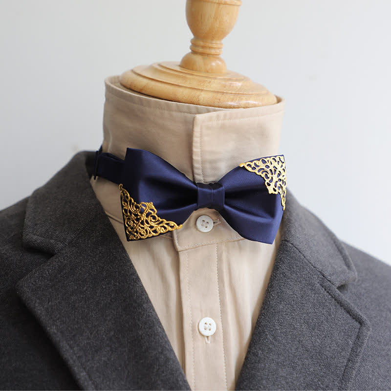 Pajarita con decoración de metal dorado hueco para hombre