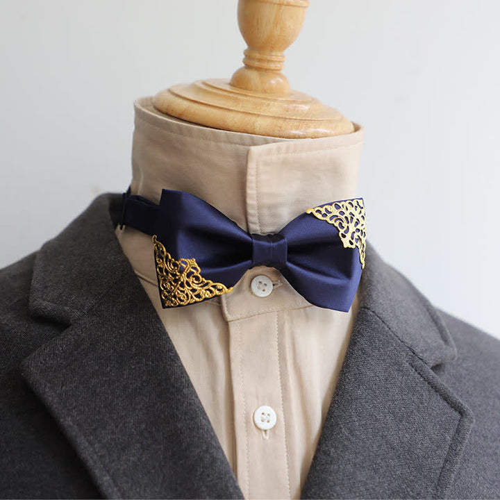 Pajarita con decoración de metal dorado hueco para hombre