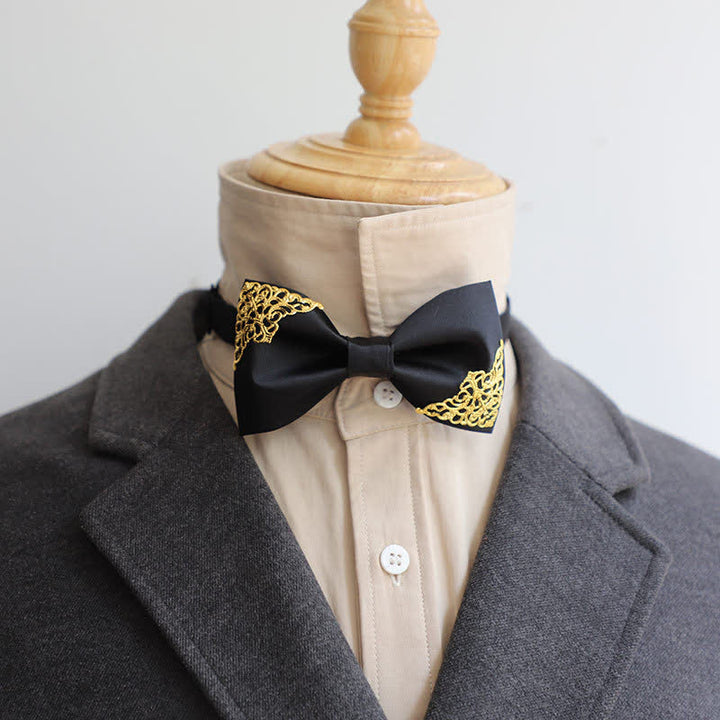 Pajarita con decoración de metal dorado hueco para hombre