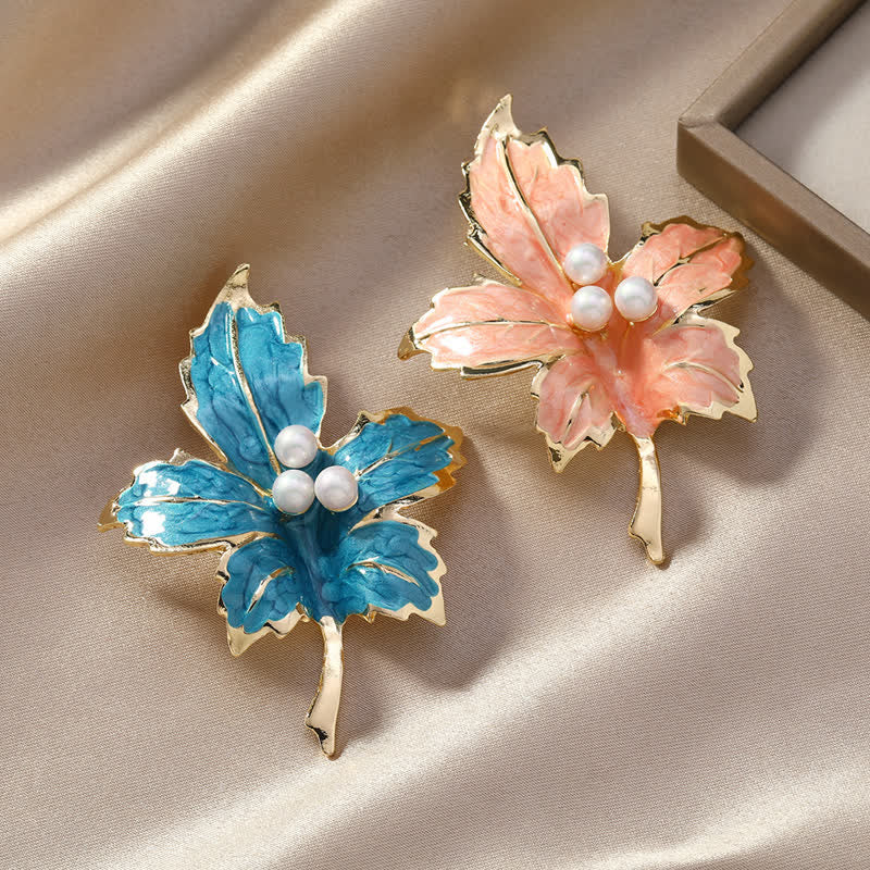 Broche de hoja de arce esmaltado con perlas sintéticas para mujer
